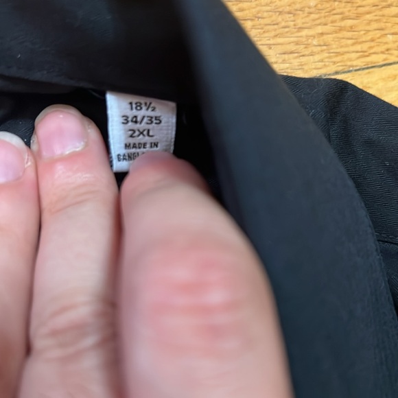 Button down - Picture 3 of 3